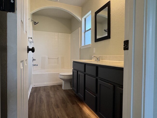 Photo - 711 Jorgette Dr