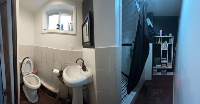 Full bathroom - 1114 E 35th St