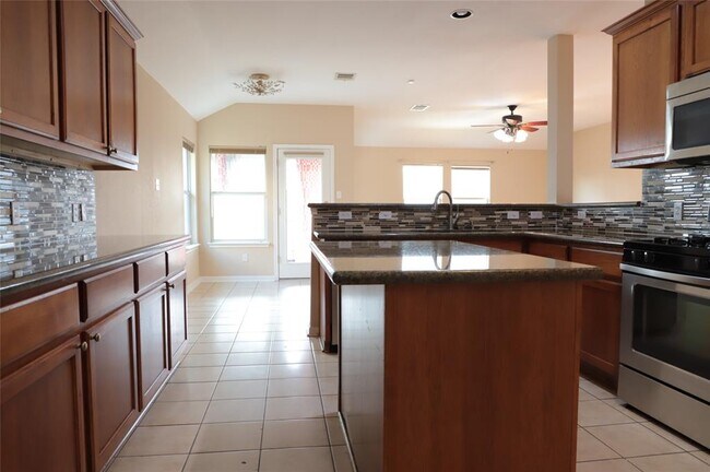 Photo - 3936 Links Ln