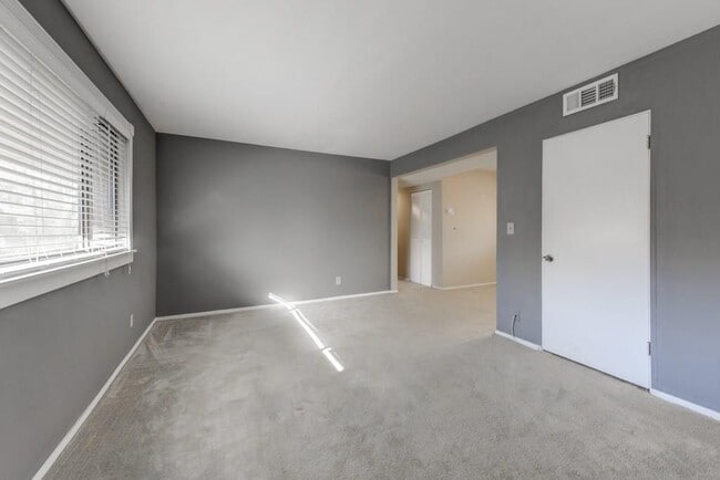 Photo - 20 26th St NW Unidad B3