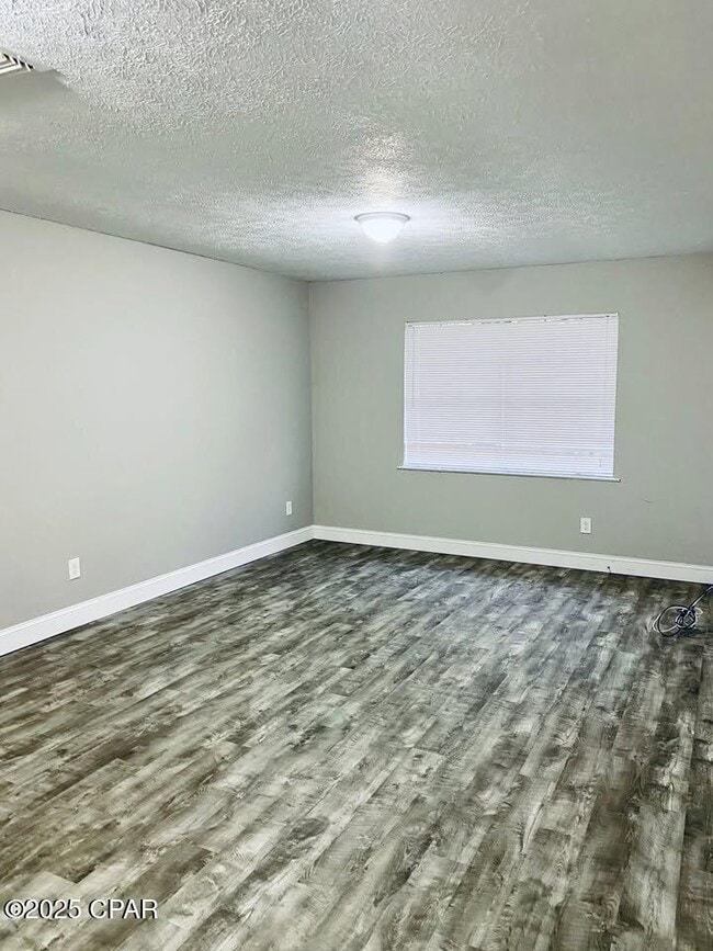 Photo - 1925 W 27th St