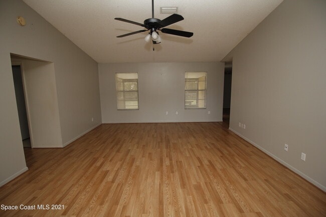 Photo - 934 Colonial Ave SE