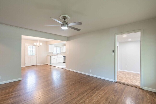 Photo - 4 bed/ 2 bath! Prime Location near Brooksi...