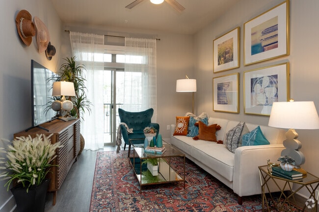 1BR, 1BA - 640SF