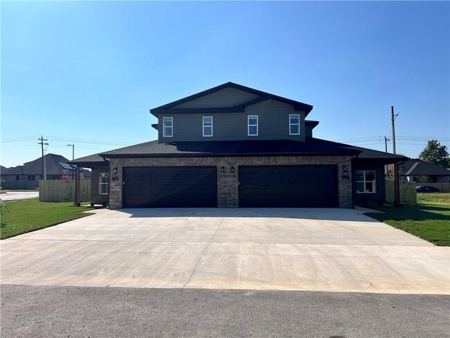 Photo - 620 Cosmos St