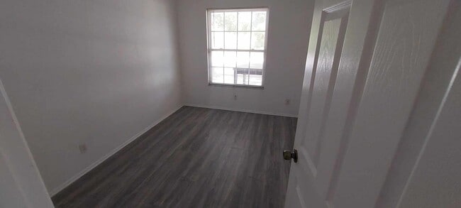 Photo - 1122 Garibaldi St E