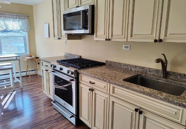 Photo - 184 Finmor Dr