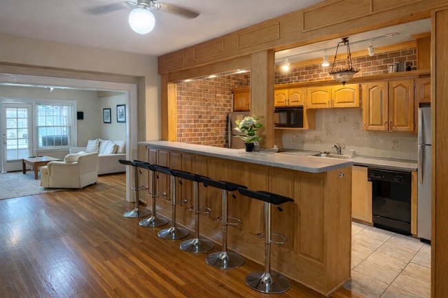 Photo - FULLY Furnished Plaza Condo