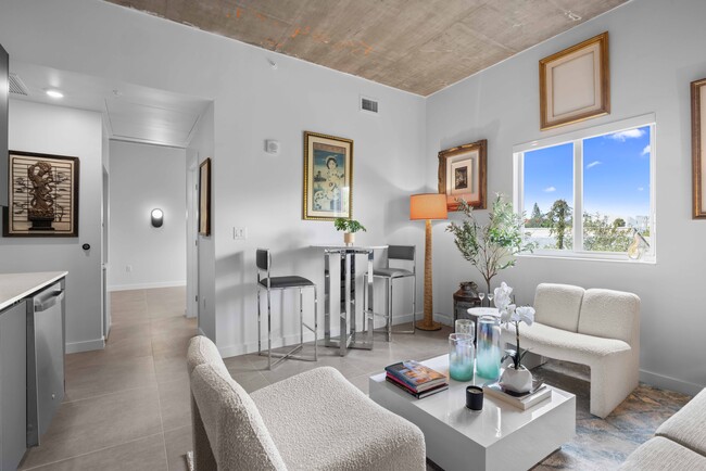 Building Photo - WN32