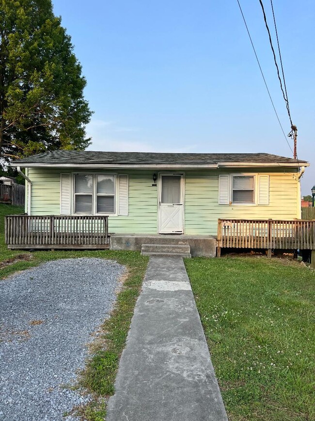 Building Photo - 407 Whitney St Rental