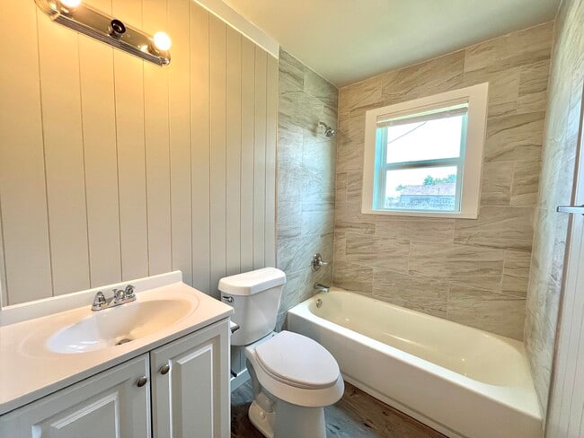 Photo - 1510 E 10th St