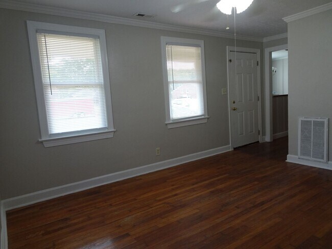 Photo - 3 Bedroom 2 Bath Rental Home in Newmarket ...