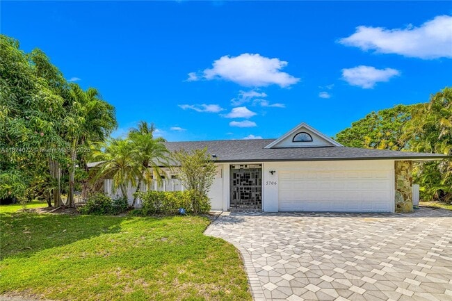 Building Photo - 5706 Guava Dr Rental