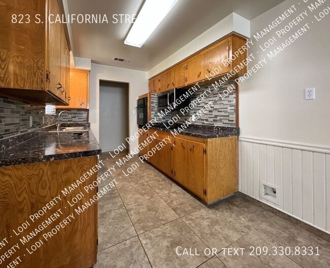 Photo - 823 S California St