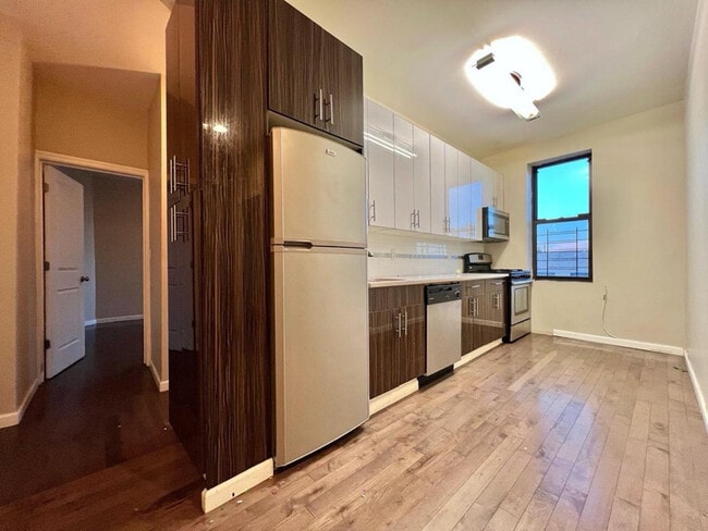 Building Photo - 240 Crown St Unit 2 Rental
