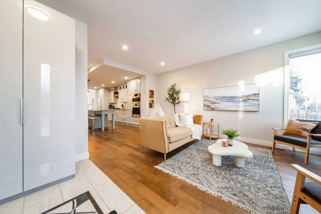 Building Photo - 10510-10132 132 St NW