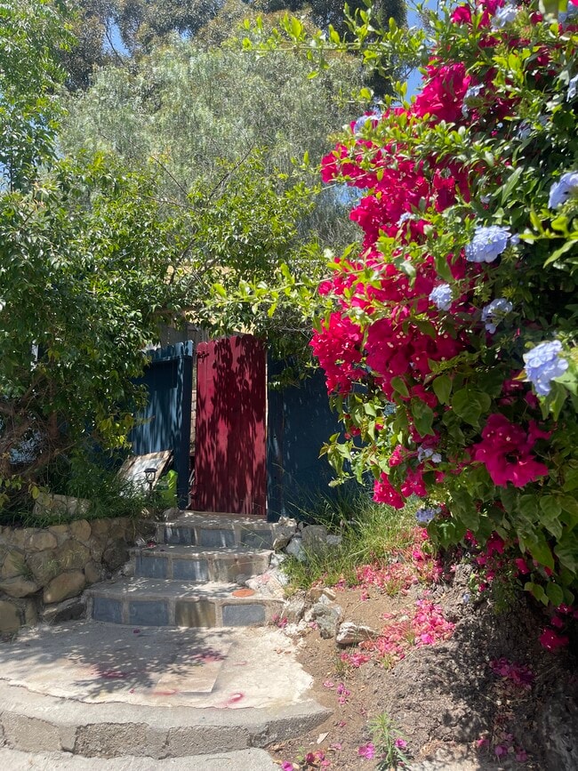 Photo - 9401 Notre Dame Ave