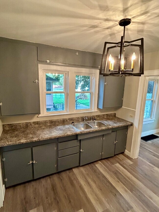 Photo - 323 E Kathleen St