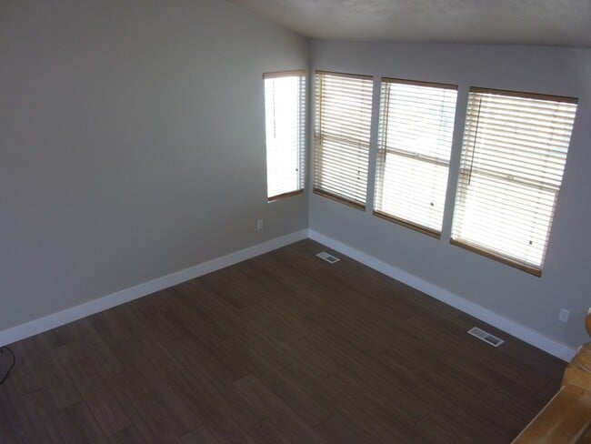 Photo - 1863 Twilight Ln E