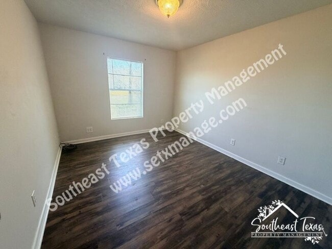 Photo - 977 Center St