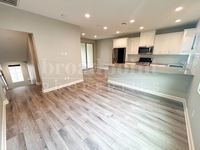Photo - 893 Slate St