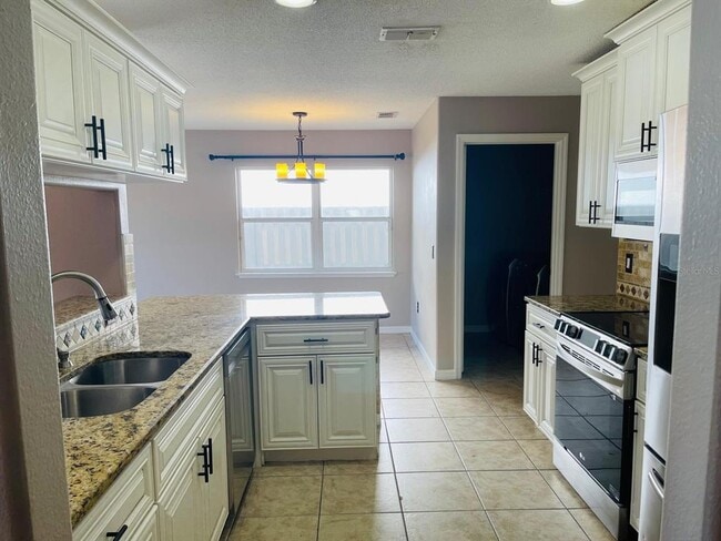 Photo - 1803 Meadow Pond Way