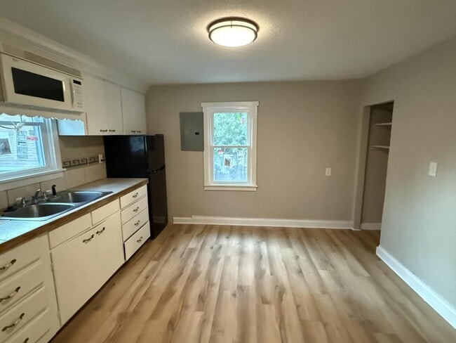 Photo - 507.5 Gray St