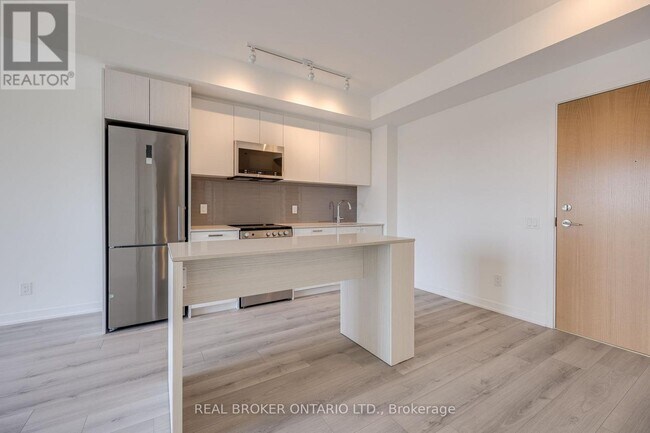 Photo - 1787 St Clair Ave W Unité 723