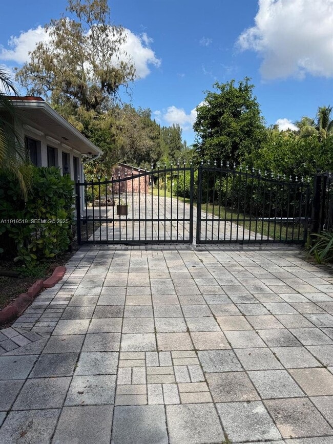 Photo - 5461 W Broward Blvd