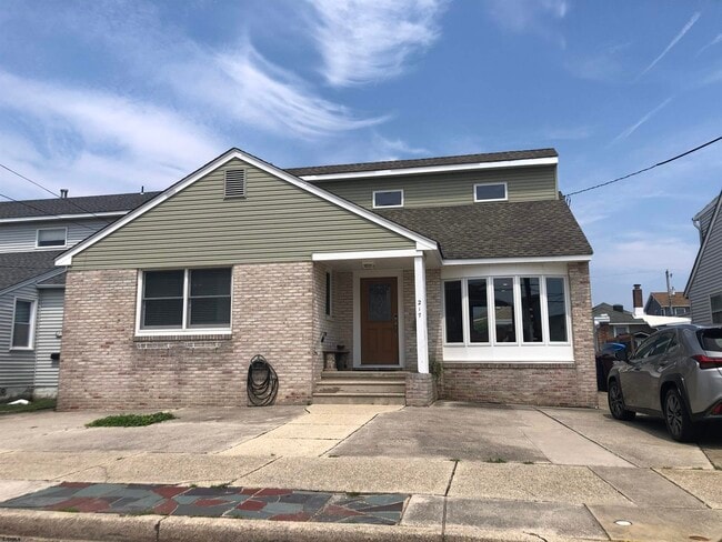 217 N Dudley Ave
