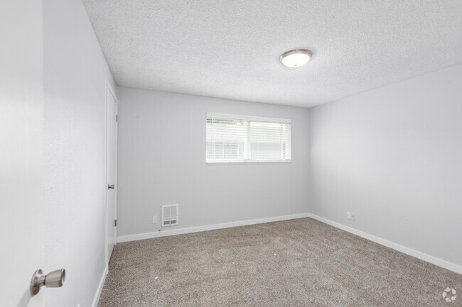 2BD, 1.5BA - 975SF