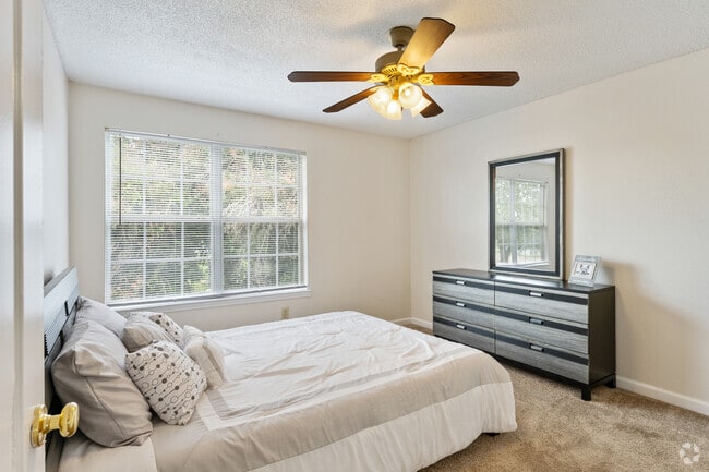 2BR, 1BA - 900SF - Guest Bedroom