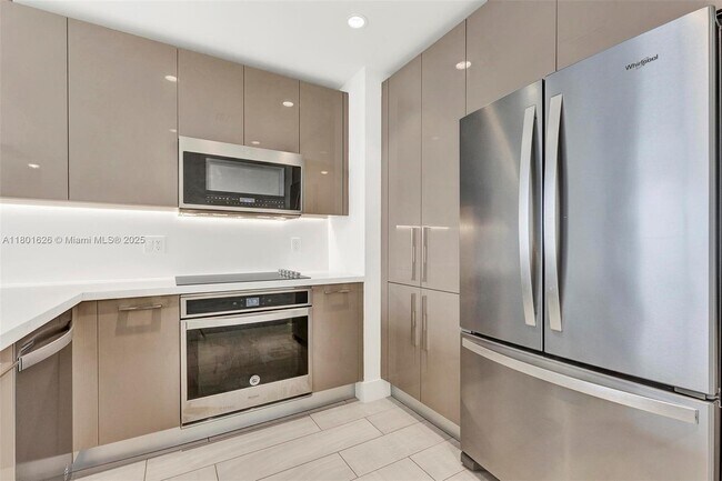 Photo - 2000 Metropica Wy Unit 2307