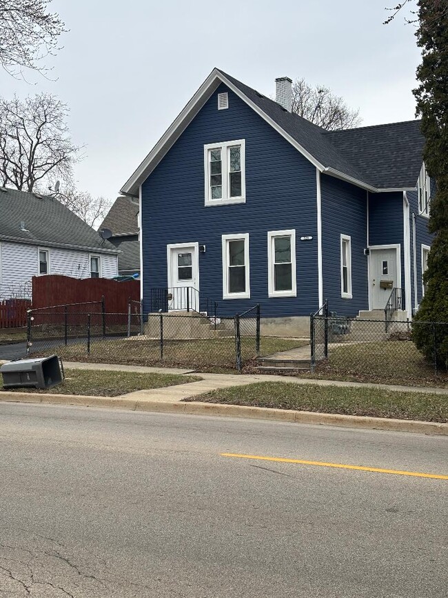 Building Photo - 520 Lawrence Ave Unit Furnished