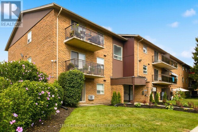 Photo - 735 Wonderland Rd S Unité 302