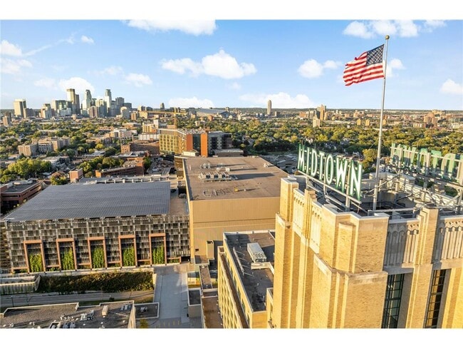 Building Photo - 2929 Chicago Ave Unit 1003