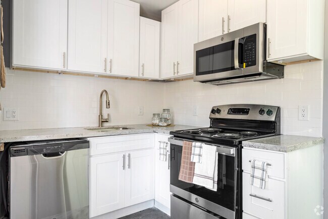 2BR, 1BA - 850 SF