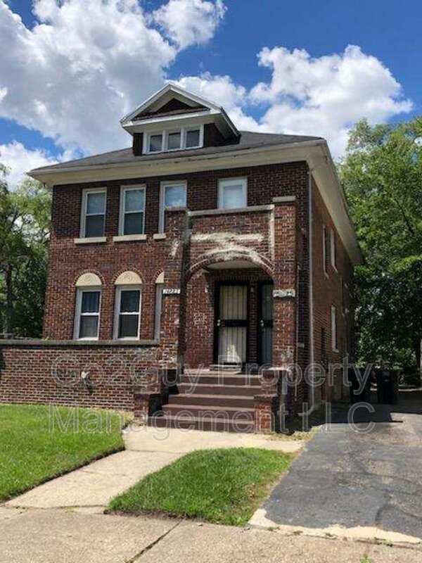 Photo - 14885 Holmur St