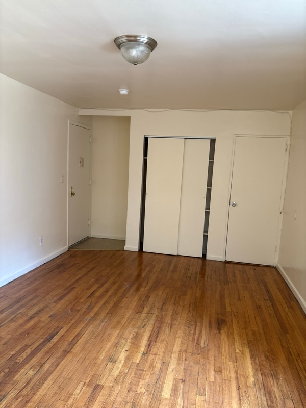 Building Photo - 3940 Bronx Blvd Rental