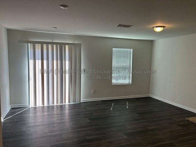 Photo - 141 Dogwood Ln