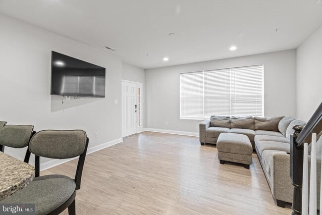 Photo - 7537 Crowley St