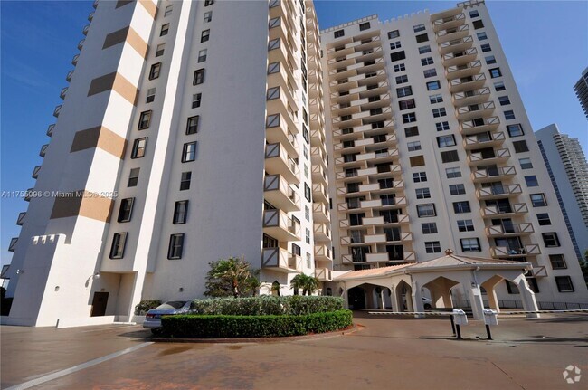 Building Photo - 1865 S Ocean Dr Unit 12E Rental