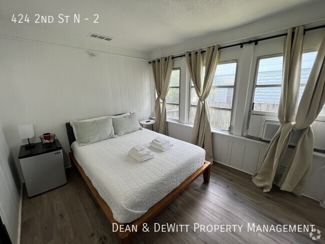 Building Photo - Furnished Room in Downtown St Pete - For Rent Unit 2 Rental