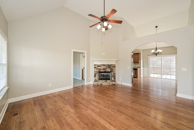 Photo - 1067 Windtree Trace
