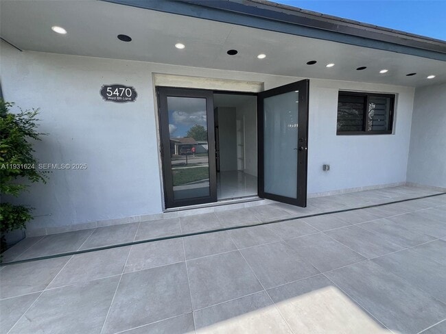 Building Photo - 5470 W 8th Ln