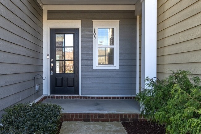 Photo - 105 Dursley Ln