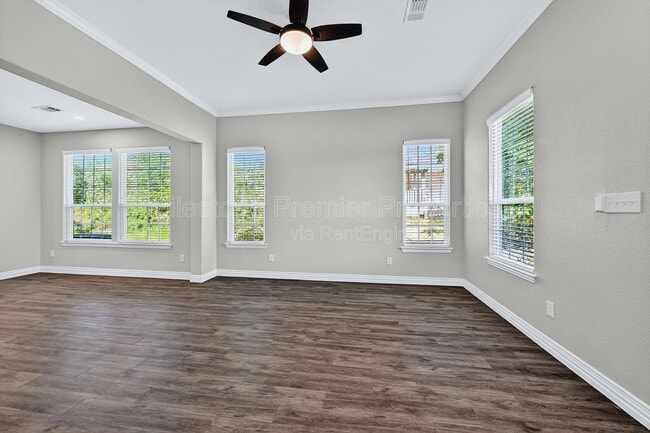 Photo - 320 W Bond St