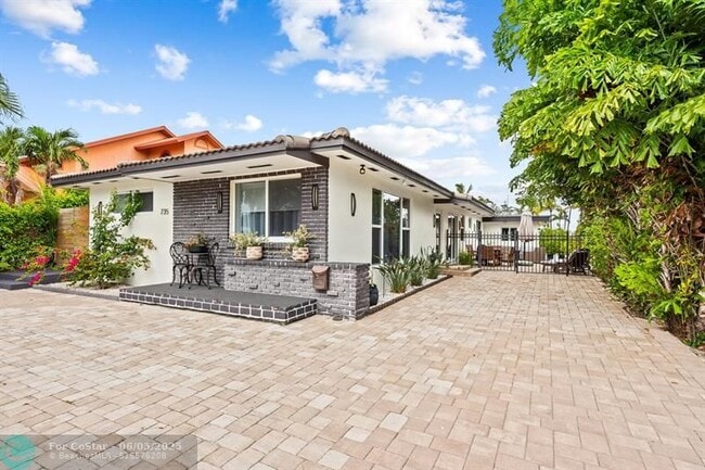 Photo - 735 Tyler St