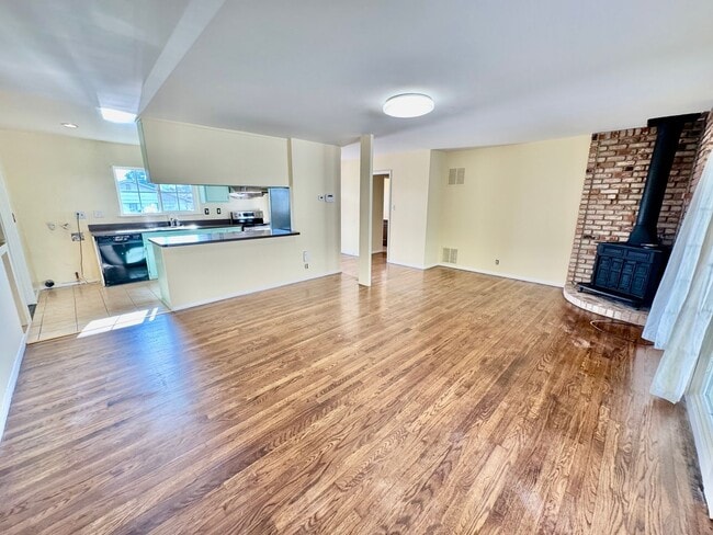 Photo - Single Family Home 3 Bed / 1 Bath Home w/ Familyroom - Richmond, CA