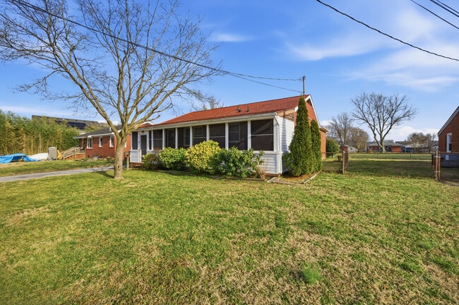 Photo - 1210 Pansy St